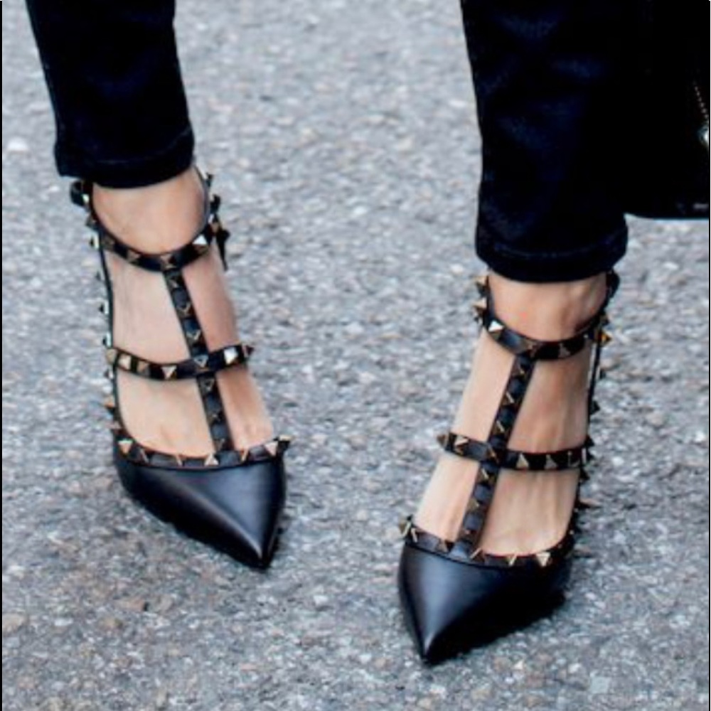 Valentino Garavani Size 38.5 or 7.5-8 
Rockstud Leather 100mm
Pump